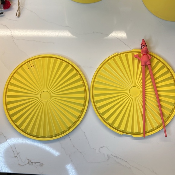 70’s VNTG lot 3 yellow Tupperware, containers ( holds Flour/Sugar/Coffee/Rice) - Picture 11 of 13